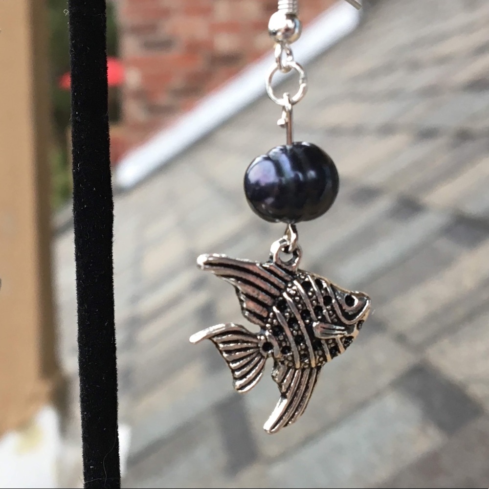 Black Pearl Angelfish Dangle Earrings - Picture 7 of 8